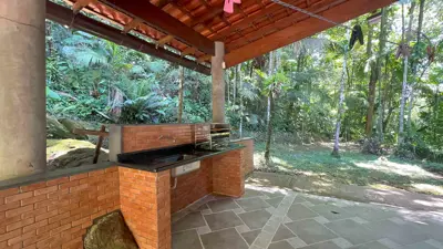 Sítio - Alto com  quartos  a 800,00 metros praia.