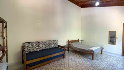 Sítio - Alto com  quartos  a 800,00 metros praia.