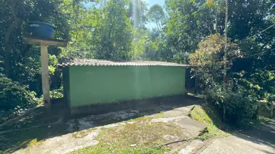 Sítio - Alto com  quartos  a 800,00 metros praia.