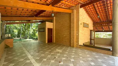 Sítio - Alto com  quartos  a 800,00 metros praia.