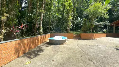 Sítio - Alto com  quartos  a 800,00 metros praia.