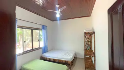 Sítio - Alto com  quartos  a 800,00 metros praia.