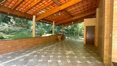 Sítio - Alto com  quartos  a 800,00 metros praia.