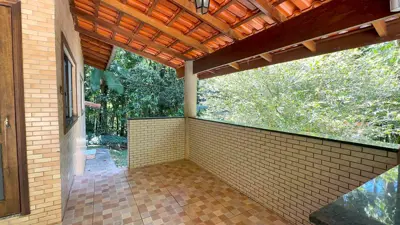 Sítio - Alto com  quartos  a 800,00 metros praia.