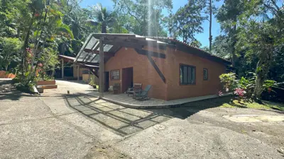 Sítio - Alto com  quartos  a 800,00 metros praia.