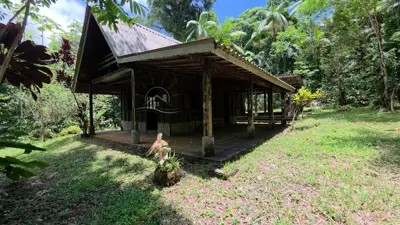 Sítio - Alto com  quartos  a 800,00 metros praia.