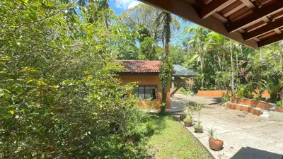 Sítio - Alto com  quartos  a 800,00 metros praia.