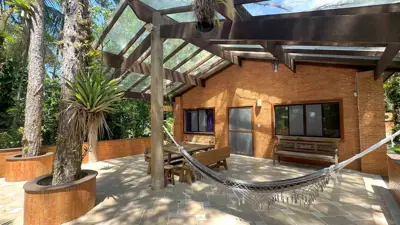 Sítio - Alto com  quartos  a 800,00 metros praia.