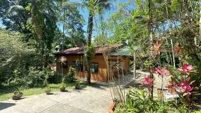 Sítio - Alto com  quartos  a 800,00 metros praia.