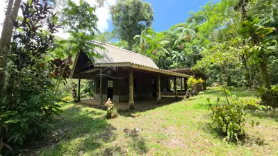 Sítio - Alto com  quartos  a 800,00 metros praia.