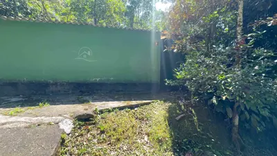 Sítio - Alto com  quartos  a 800,00 metros praia.