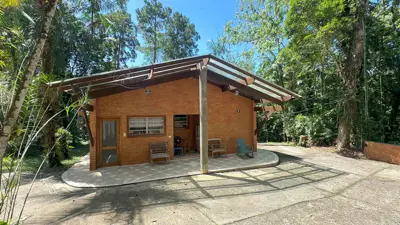 Sítio - Alto com  quartos  a 800,00 metros praia.