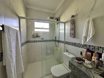 Casa - Sobrado Triplex com 4 quartos (sendo 4 suite(s)) a 1200,00 metros praia.