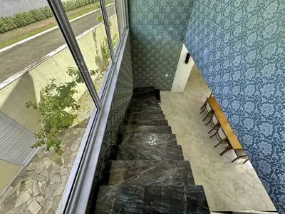 Casa - Sobrado Triplex com 4 quartos (sendo 4 suite(s)) a 1200,00 metros praia.