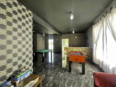 Casa - Sobrado Triplex com 4 quartos (sendo 4 suite(s)) a 1200,00 metros praia.