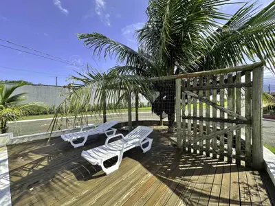 Casa - Sobrado Triplex com 4 quartos (sendo 4 suite(s)) a 1200,00 metros praia.