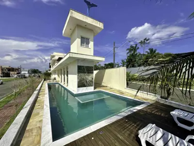 Casa - Sobrado Triplex com 4 quartos (sendo 4 suite(s)) a 1200,00 metros praia.