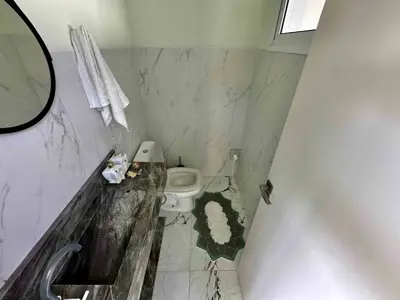 Casa - Sobrado Triplex com 4 quartos (sendo 4 suite(s)) a 1200,00 metros praia.