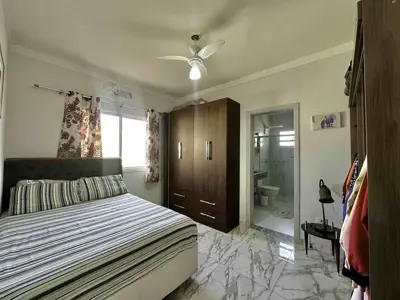 Casa - Sobrado Triplex com 4 quartos (sendo 4 suite(s)) a 1200,00 metros praia.