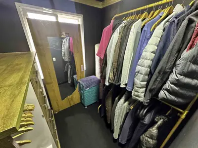 Casa - Sobrado Triplex com 4 quartos (sendo 4 suite(s)) a 1200,00 metros praia.