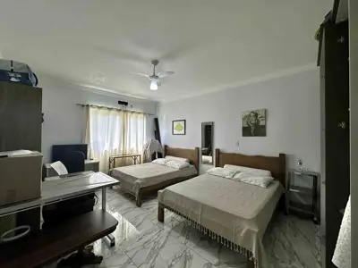 Casa - Sobrado Triplex com 4 quartos (sendo 4 suite(s)) a 1200,00 metros praia.