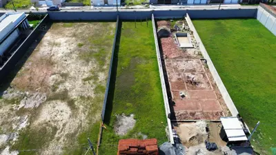 Terreno - Amplo com  quartos  a 1200,00 metros praia.