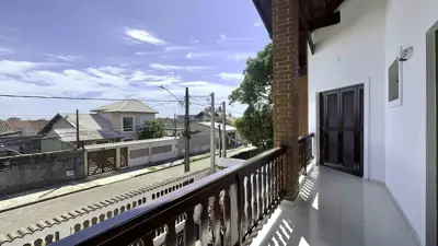 Casa - Sobrado com 3 quartos (sendo 1 suite(s)) a 700,00 metros praia.