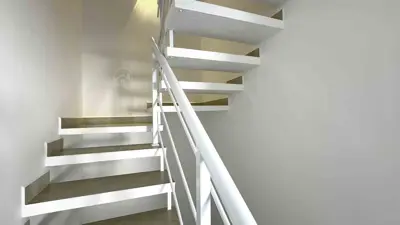 Casa - Sobrado com 3 quartos (sendo 1 suite(s)) a 700,00 metros praia.