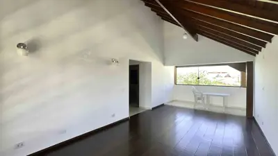 Casa - Sobrado com 3 quartos (sendo 1 suite(s)) a 700,00 metros praia.