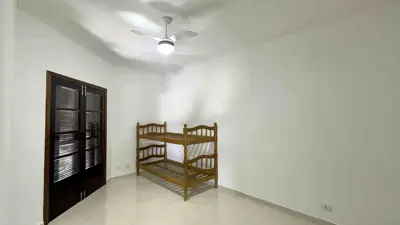 Casa - Sobrado com 3 quartos (sendo 1 suite(s)) a 700,00 metros praia.