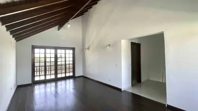 Casa - Sobrado com 3 quartos (sendo 1 suite(s)) a 700,00 metros praia.