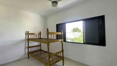 Casa - Sobrado com 3 quartos (sendo 1 suite(s)) a 700,00 metros praia.