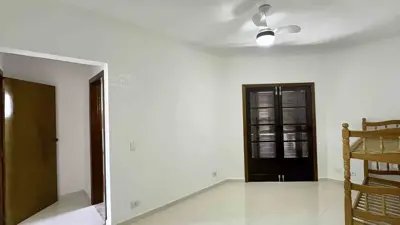 Casa - Sobrado com 3 quartos (sendo 1 suite(s)) a 700,00 metros praia.