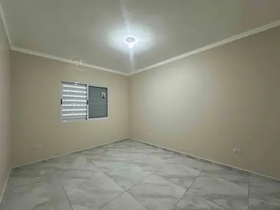 Casa - Térrea com 3 quartos (sendo 1 suite(s)) a 2500,00 metros praia.