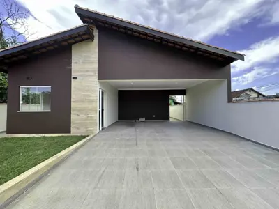 Casa - Térrea com 3 quartos (sendo 1 suite(s)) a 2500,00 metros praia.