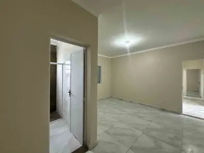 Casa - Térrea com 3 quartos (sendo 1 suite(s)) a 2500,00 metros praia.