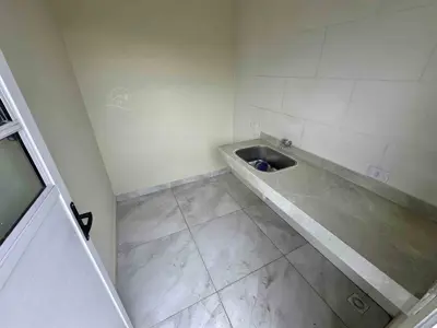 Casa - Térrea com 3 quartos (sendo 1 suite(s)) a 2500,00 metros praia.