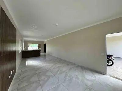 Casa - Térrea com 3 quartos (sendo 1 suite(s)) a 2500,00 metros praia.