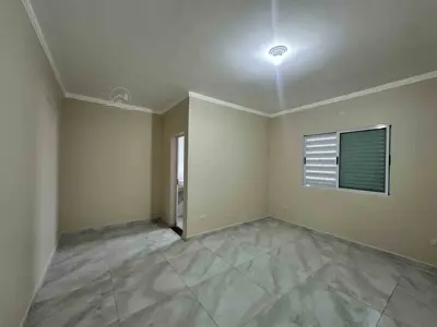 Casa - Térrea com 3 quartos (sendo 1 suite(s)) a 2500,00 metros praia.