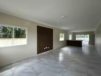 Casa - Térrea com 3 quartos (sendo 1 suite(s)) a 2500,00 metros praia.