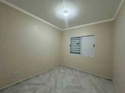 Casa - Térrea com 3 quartos (sendo 1 suite(s)) a 2500,00 metros praia.