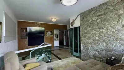 Casa - Sobrado com 7 quartos (sendo 2 suite(s)) a 3000,00 metros praia.