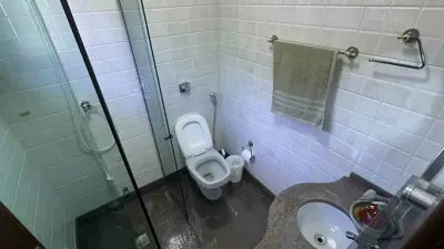 Casa - Sobrado com 7 quartos (sendo 2 suite(s)) a 3000,00 metros praia.