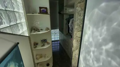 Casa - Sobrado com 7 quartos (sendo 2 suite(s)) a 3000,00 metros praia.