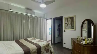 Casa - Sobrado com 7 quartos (sendo 2 suite(s)) a 3000,00 metros praia.