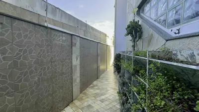 Casa - Sobrado com 7 quartos (sendo 2 suite(s)) a 3000,00 metros praia.