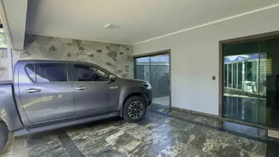 Casa - Sobrado com 7 quartos (sendo 2 suite(s)) a 3000,00 metros praia.