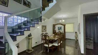 Casa - Sobrado com 7 quartos (sendo 2 suite(s)) a 3000,00 metros praia.