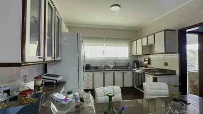 Casa - Sobrado com 7 quartos (sendo 2 suite(s)) a 3000,00 metros praia.