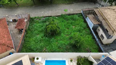 Terreno - Amplo com  quartos  a 1000,00 metros praia.